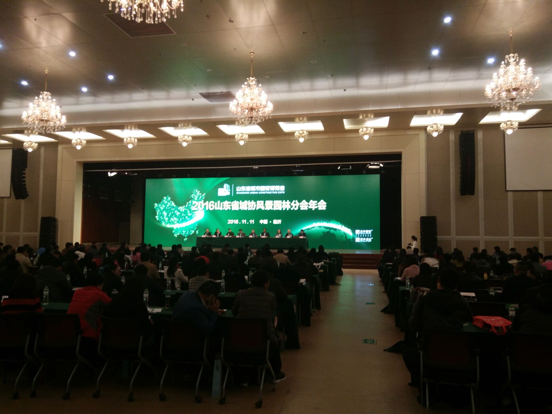 海尔L40R1底座加螺丝